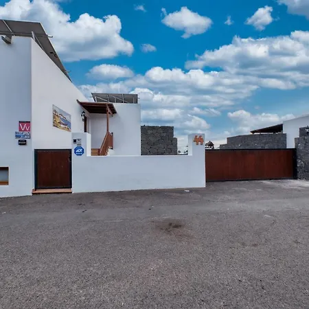 Flavia - Private Pool, Jacuzzi, Bbq&game By Lanzarote Villa