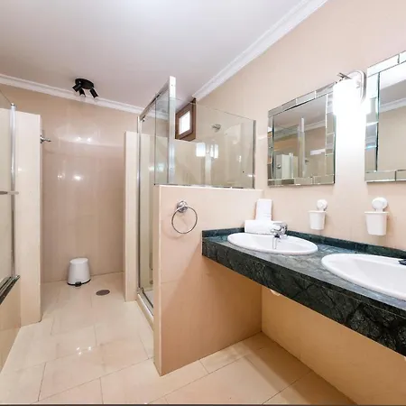 Flavia - Private Pool, Jacuzzi, Bbq And Game By Lanzarote *