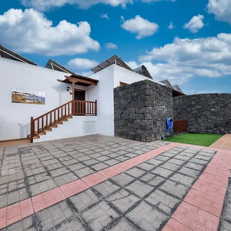 Villa Flavia - Private Pool, Jacuzzi, Bbq&game By Lanzarote