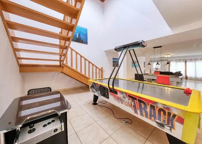 Flavia - Private Pool, Jacuzzi, Bbq And Game By Lanzarote Villa