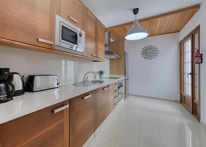 Villa Flavia - Private Pool, Jacuzzi, Bbq And Game By Lanzarote *