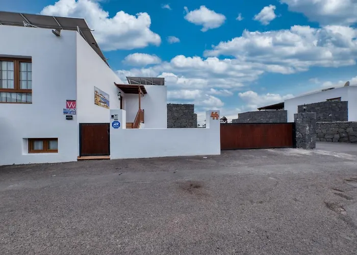 Flavia - Private Pool, Jacuzzi, Bbq And Game By Lanzarote 빌라