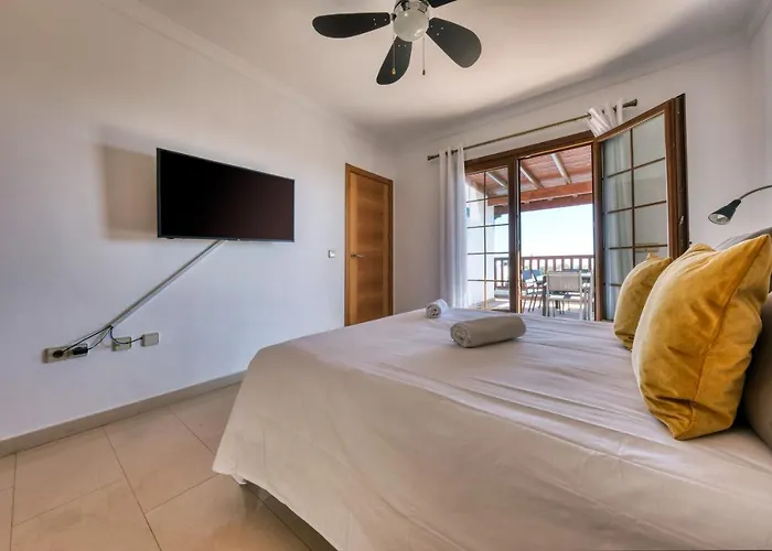 Flavia - Private Pool, Jacuzzi, Bbq And Game By Lanzarote *