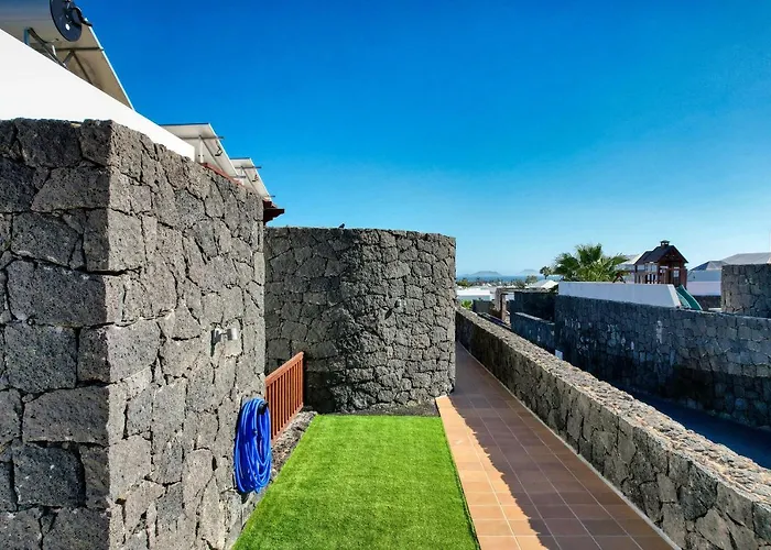 Flavia - Private Pool, Jacuzzi, Bbq And Game By Lanzarote Villa